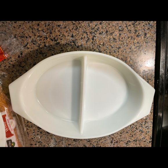 Vintage Pyrex Dish - Picture 3 of 4